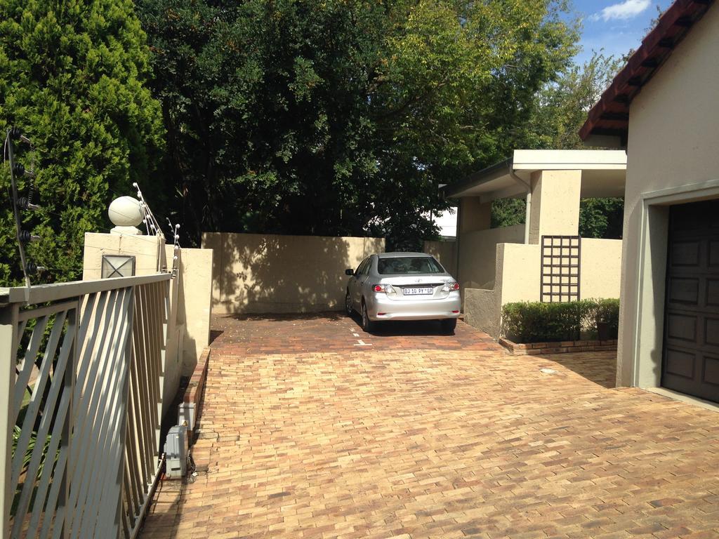 A Hundred Thousand Welcomes B&B Sandton Exterior foto